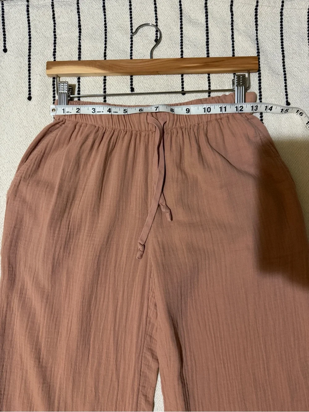 Aritzia Wide Leg Pants in Dusty Rose - Picture 3 of 10